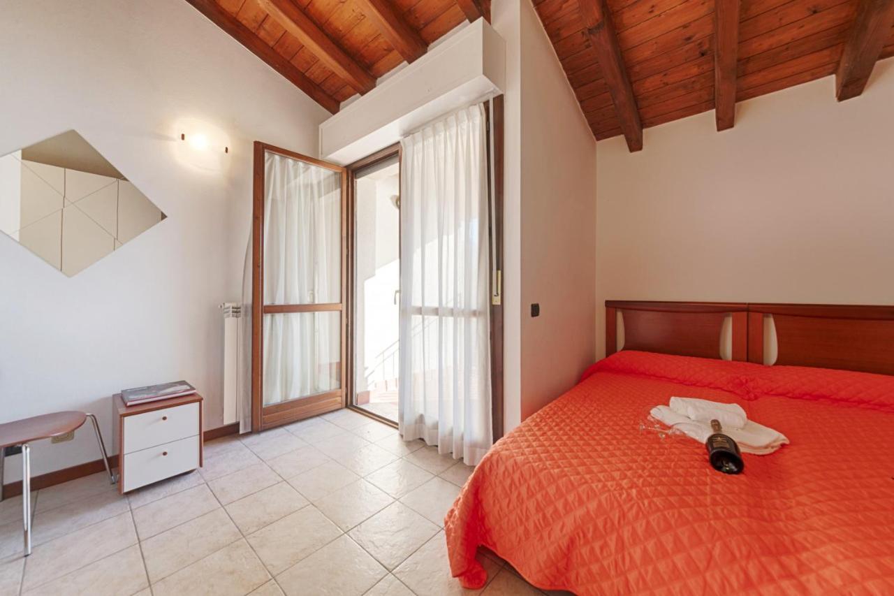 2-Bedroom Lakeview Apartment At The Lake Acquaseria المظهر الخارجي الصورة