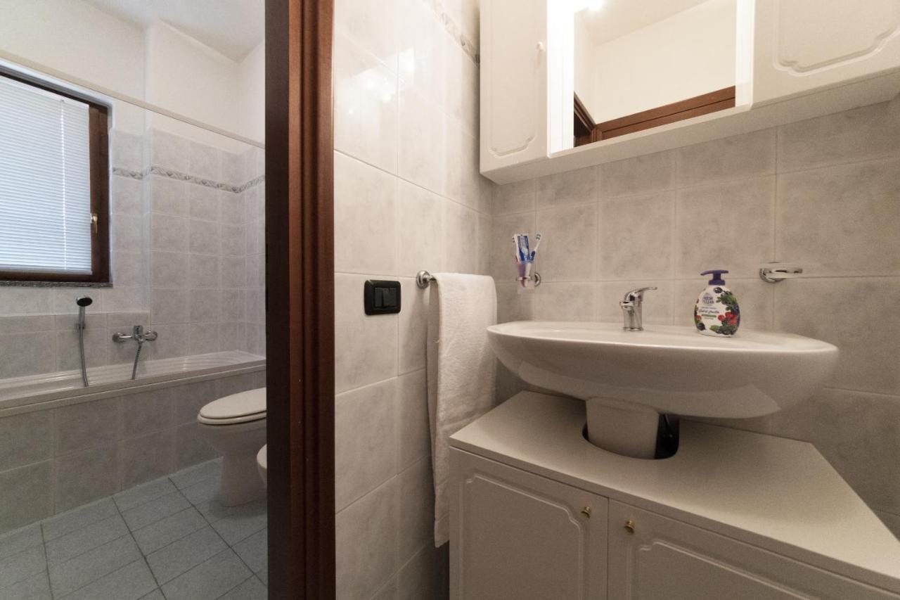 2-Bedroom Lakeview Apartment At The Lake Acquaseria المظهر الخارجي الصورة