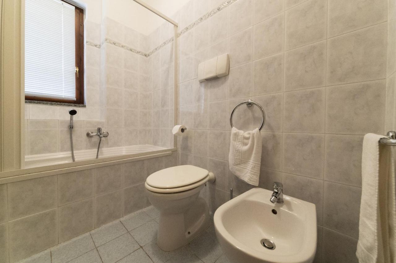 2-Bedroom Lakeview Apartment At The Lake Acquaseria المظهر الخارجي الصورة